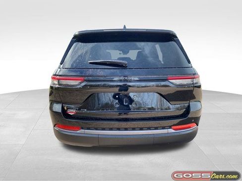 New 2026 Jeep Grand Cherokee Altitude image 4