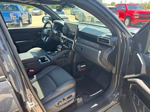 Used 2026 Toyota Tacoma Limited AWD/4WD image 17