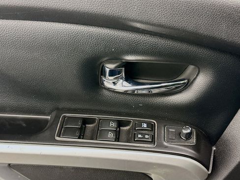 Used 2018 Nissan Titan SV w/ SV Convenience Package AWD/4WD image 15