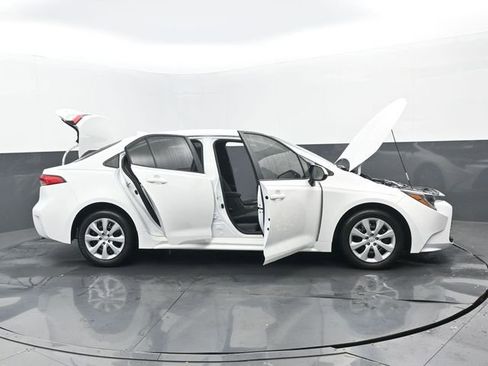 Used 2024 Toyota Corolla LE image 32