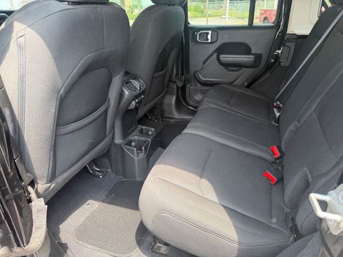 Used 2023 Jeep Wrangler Unlimited Sport AWD/4WD image 3