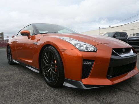 Used 2017 Nissan GT-R Premium AWD/4WD image 29