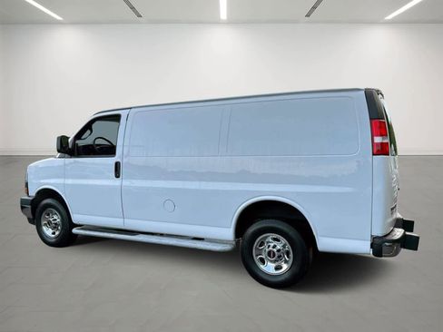 Used 2023 GMC Savana 2500 image 3