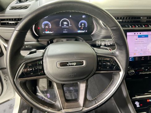 Used 2022 Jeep Grand Cherokee Overland w/ Luxury Tech Group IV image 11