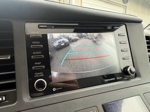 Used 2018 Toyota Sienna XLE Premium w/ Carpet Mat Package image 11