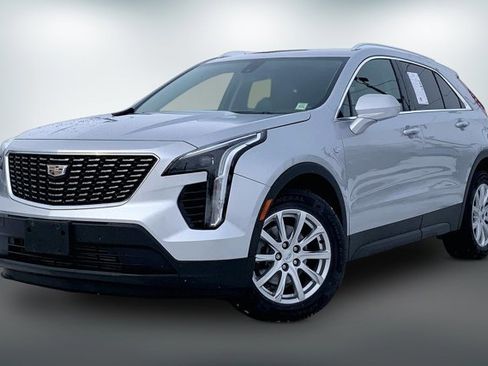 Used 2019 Cadillac XT4 Luxury w/ Cold Weather Package image 12