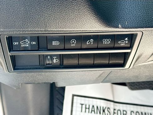 Used 2022 Toyota Tundra SR5 w/ Convenience Package image 11