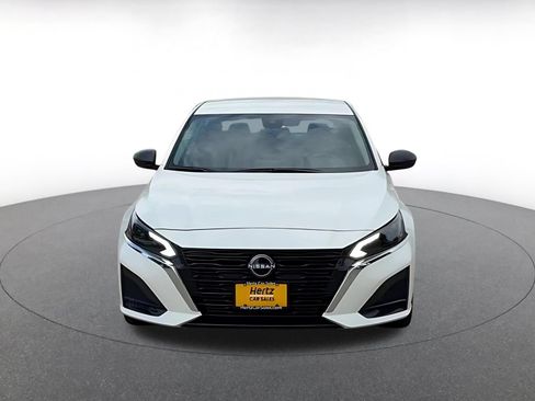 Used 2025 Nissan Altima 2.5 SV FWD image 4