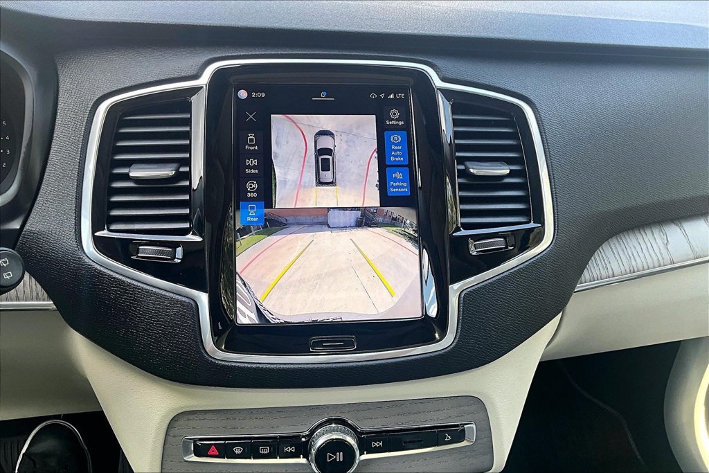 Certified 2025 Volvo XC90 B6 Plus w/ Protection Package AWD/4WD image 29
