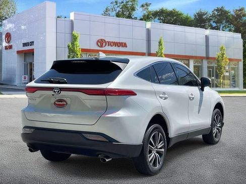 Used 2023 Toyota Venza LE AWD/4WD image 6