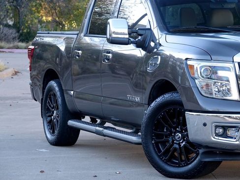 Used 2017 Nissan Titan SL w/ SL Towing Convenience Package image 17