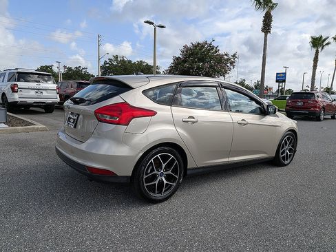 Used 2017 Ford Focus SEL FWD image 3