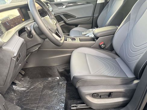 New 2026 Volkswagen Tiguan SE image 12