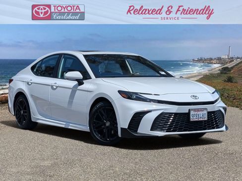 Used 2025 Toyota Camry SE FWD image 1