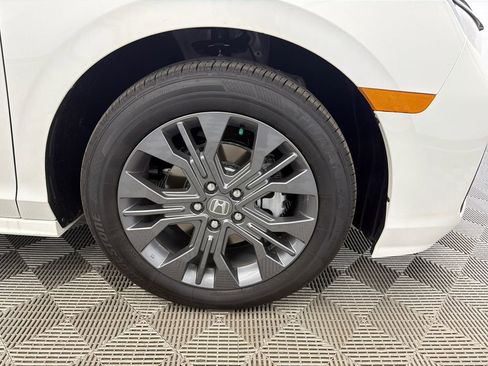 New 2026 Honda Odyssey Touring image 14