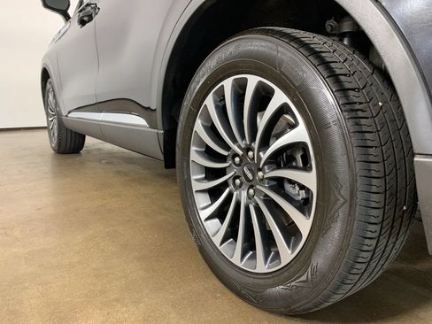 Used 2022 Lincoln Aviator AWD w/ Premium Package image 17