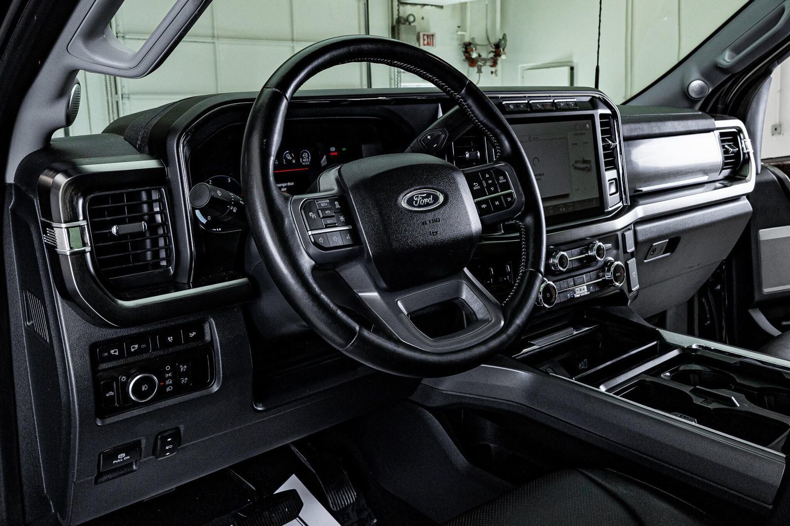 Used 2023 Ford F250 Lariat w/ Lariat Ultimate Package AWD/4WD image 24