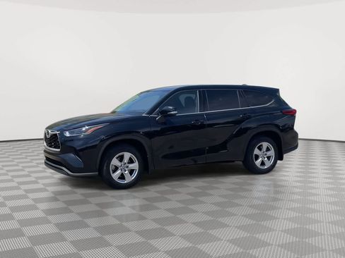 Used 2021 Toyota Highlander L AWD/4WD image 4