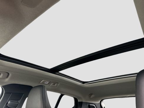 Certified 2023 Volvo XC40 B5 Plus w/ Climate Package image 23