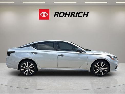Used 2022 Nissan Altima 2.5 SR AWD/4WD image 5
