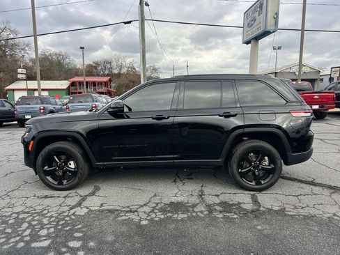 Used 2025 Jeep Grand Cherokee Limited w/ Luxury Tech Group II image 4