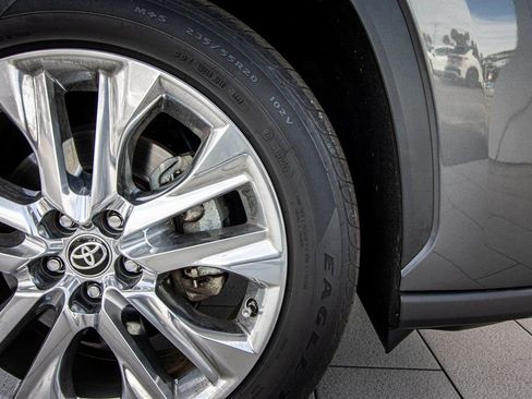 Used 2023 Toyota Highlander Limited image 21