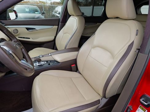 Used 2019 INFINITI QX50 Essential w/ Sensory Package image 20
