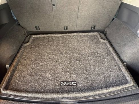 Used 2020 Volkswagen Tiguan SE w/ Panoramic Sunroof Package image 17