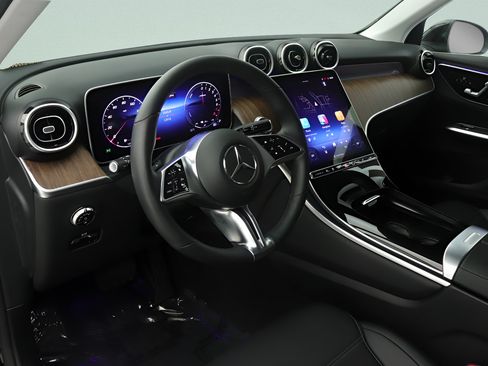 Used 2025 Mercedes-Benz GLC 350e 4MATIC image 14