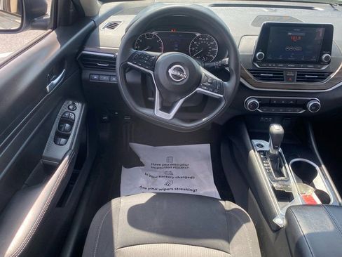 Used 2024 Nissan Altima 2.5 SV FWD image 10