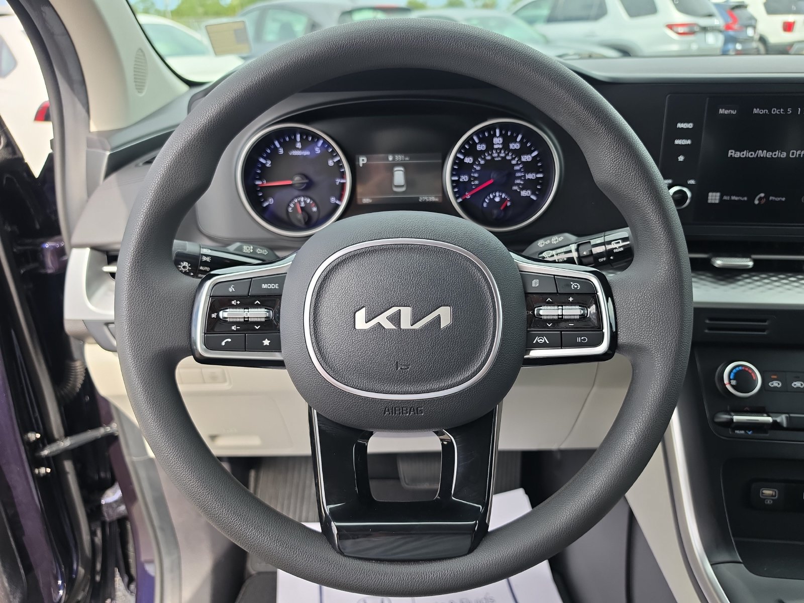 Used 2024 Kia Carnival LX FWD image 20