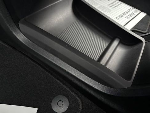 Used 2025 Chrysler Pacifica Limited image 30