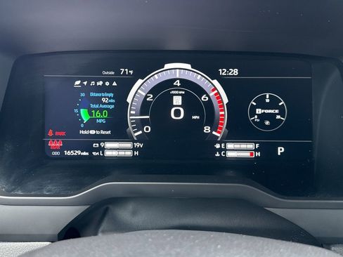 Used 2025 Toyota Tundra Limited AWD/4WD image 9