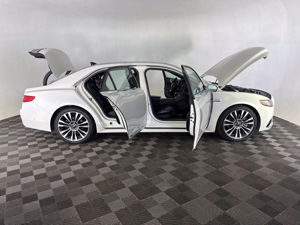 Used 2018 Lincoln Continental Select AWD/4WD image 14