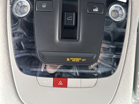 New 2025 Kia Niro SX Touring image 9