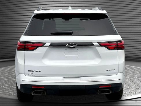 Used 2023 Chevrolet Traverse Premier FWD image 6