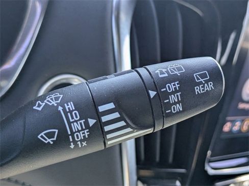 Used 2023 Chevrolet Traverse LT image 30