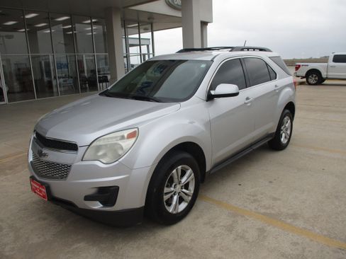 Used 2014 Chevrolet Equinox LT w/ Driver Convenience Package image 2