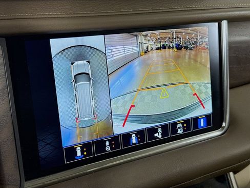 Used 2023 GMC Yukon Denali RWD image 13