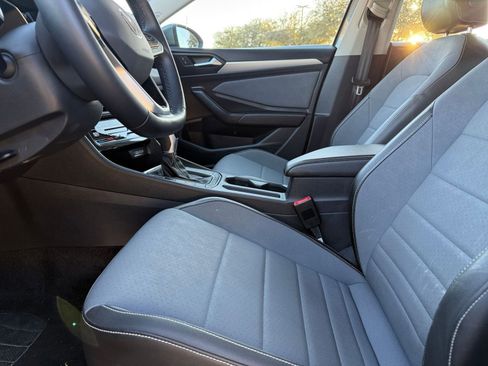 Used 2025 Volkswagen Jetta SE image 28