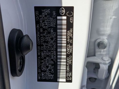 Used 2021 Toyota Prius Prime XLE image 32