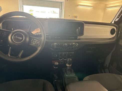 Used 2024 Jeep Wrangler Unlimited AWD/4WD image 14