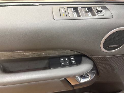 Used 2018 Land Rover Discovery HSE AWD/4WD image 29