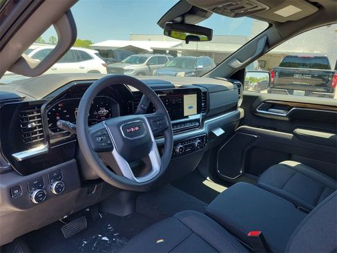 New 2025 GMC Sierra 1500 SLE w/ Preferred Package image 9