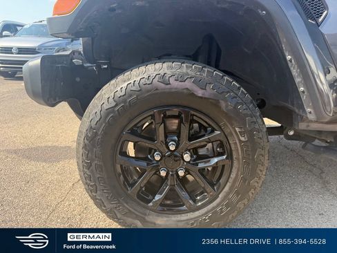 Used 2023 Jeep Gladiator Sport AWD/4WD image 12