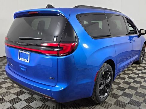 New 2026 Chrysler Pacifica Select w/ S Appearance Package image 8
