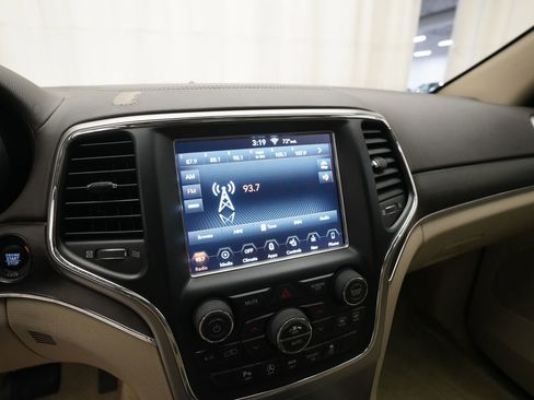 Used 2018 Jeep Grand Cherokee Overland AWD/4WD image 6