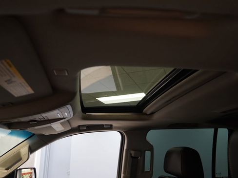 Used 2018 Chevrolet Suburban LT AWD/4WD image 3