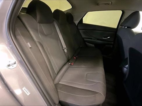 Used 2025 Hyundai Elantra SE FWD image 23
