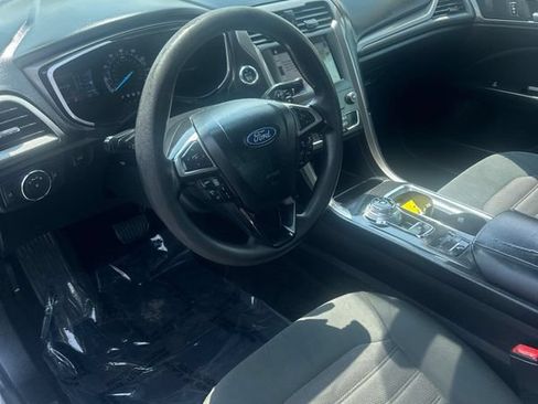 Used 2019 Ford Fusion SE FWD image 21